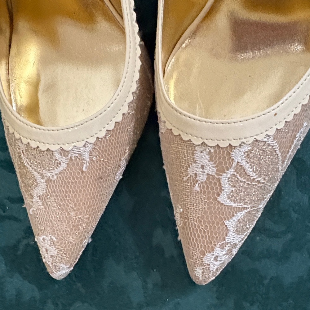 Elegant Lace Pointed-Toe Pump in Ivory - Picture 5 of 5